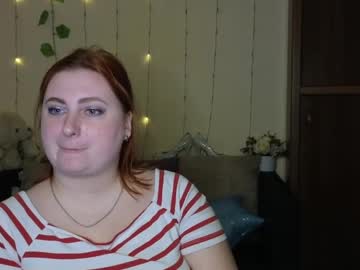 alicia_side_red