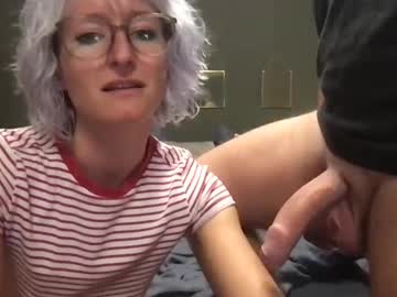twohornyfoxes