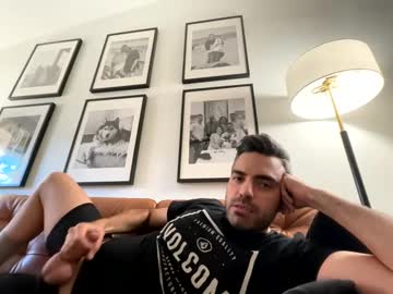 Profile of twinkcockmilking