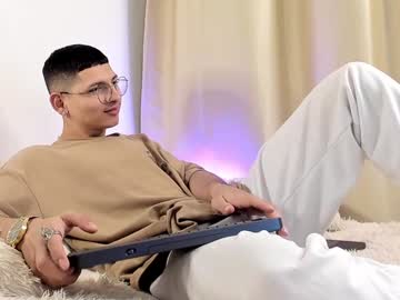 A_Lejandro_08 December 17, 2024 Chaturbate stream image