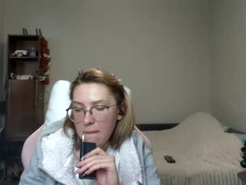 Reginasmilee stream photo from December 17, 2024