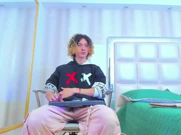 Crissvegaa December 17, 2024 Chaturbate stream image