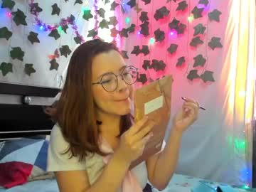Sarahdekker stream photo from December 17, 2024