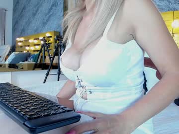 Elena_Mature stream photo from December 17, 2024