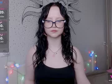 Lilhornyprincess stream photo from December 18, 2024