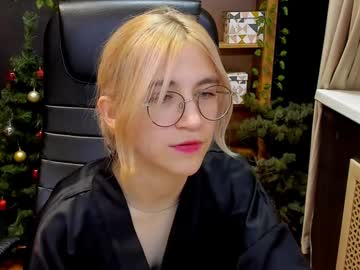 Moon13152 December 18, 2024 Chaturbate stream image