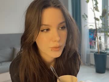 Yourher0in stream photo from December 19, 2024