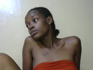 Petitecandy3 December 19, 2024 Chaturbate stream image