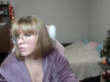 Reginasmilee stream photo from December 19, 2024