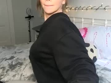 Emmagray01 stream photo from December 19, 2024