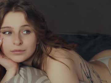 Julianaappleberry stream photo from December 19, 2024
