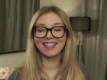 Gillianelletson December 22, 2024 Chaturbate stream image