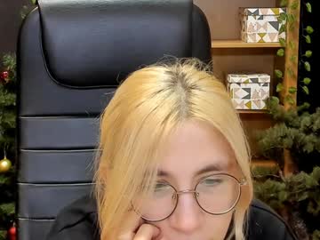 Moon13152 December 23, 2024 Chaturbate stream image