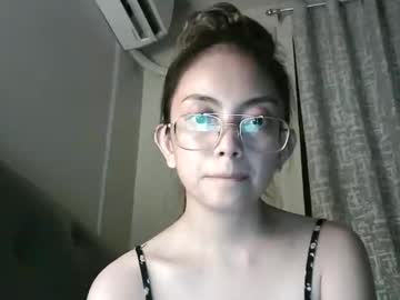 Mylovelucie stream photo from December 27, 2024