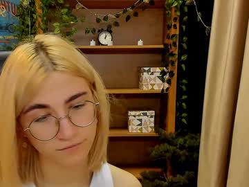 Moon13152 December 30, 2024 Chaturbate stream image