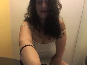 Hornywifebbw stream photo from December 31, 2024