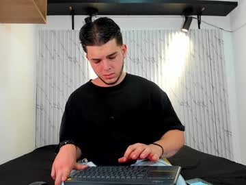 Danielclarton January 02, 2025 Chaturbate stream image