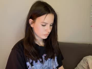 Yourher0in stream photo from January 03, 2025