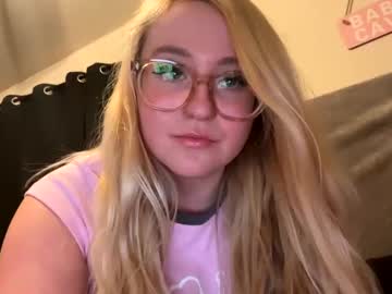 Vanillapuddingpie January 05, 2025 Chaturbate stream image