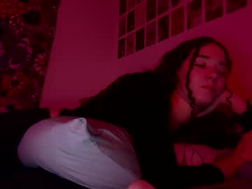 Kylieexoxoxo2432 January 13, 2025 Chaturbate stream image