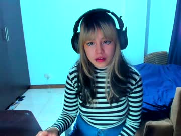 Azu_Moure January 19, 2025 Chaturbate stream image