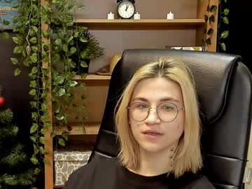 Moon13152 January 19, 2025 Chaturbate stream image