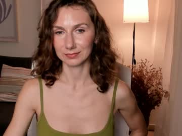 Shesleepsnaked stream photo from January 20, 2025