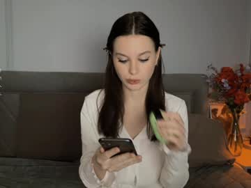 Yourher0in stream photo from February 02, 2025