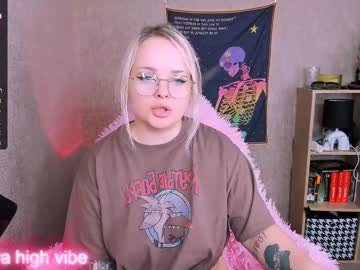 Marcelinepeach February 02, 2025 Chaturbate stream image