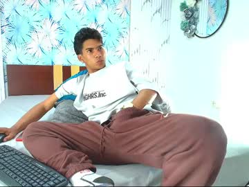 Papi_Hotxx February 05, 2025 Chaturbate stream image