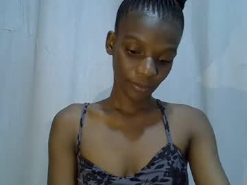 Pettitelavishey1 February 05, 2025 Chaturbate stream image