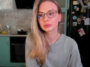 F1oraa February 11, 2025 Chaturbate stream image