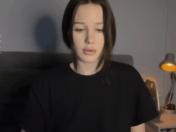 Yourher0in stream photo from February 16, 2025