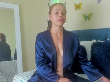 Cristalwalker__ stream photo from February 21, 2025