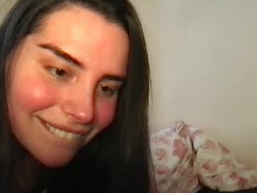 Chloekittenuk stream photo from February 25, 2025
