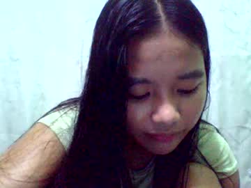 Urskinnygirl4u18 March 04, 2025 Chaturbate stream image