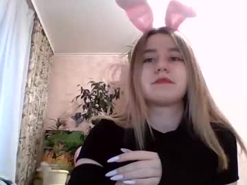 Olya_Moormeir March 19, 2025 Chaturbate stream image
