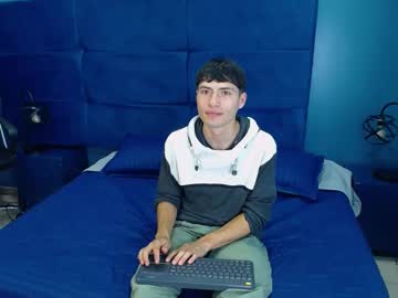 Small_Handss March 25, 2025 Chaturbate stream image