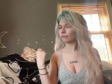 Lizzyylovesick stream photo from March 26, 2025