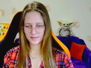 Roxie_Shy April 01, 2025 Chaturbate stream image
