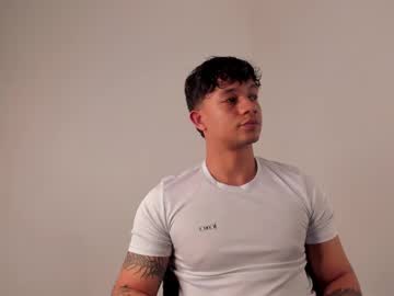 Mike2_Wills April 02, 2025 Chaturbate stream image