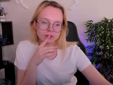 Kira_Bright April 02, 2025 Chaturbate stream image