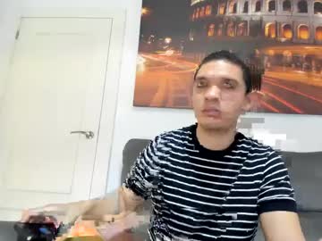 Aaronhugexxl April 02, 2025 Chaturbate stream image