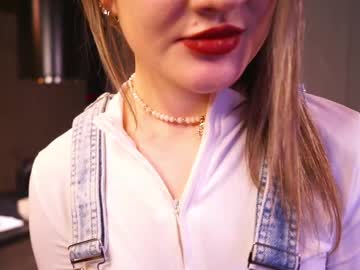 Augustabelow April 03, 2025 Chaturbate stream image