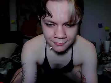 Slutteeth April 04, 2025 Chaturbate stream image