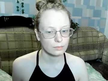 Crampuu April 08, 2025 Chaturbate stream image