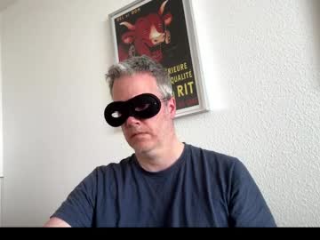 Uselessdog stream photo from April 16, 2025