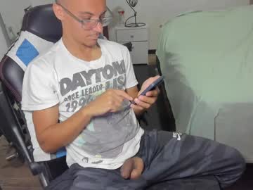 Guachin_New April 17, 2025 Chaturbate stream image