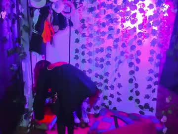 Roxanbunny stream photo from April 17, 2025