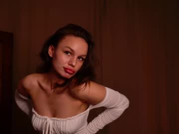 Laurafloowers April 17, 2025 Chaturbate stream image